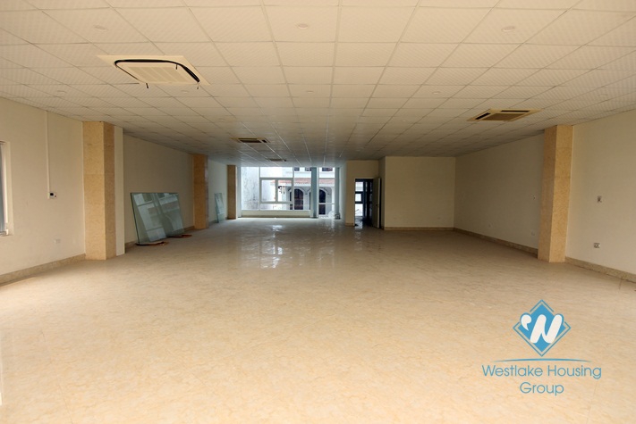 Huge office for rent in Lac Long Quan street, Tay Ho district, Ha Noi
